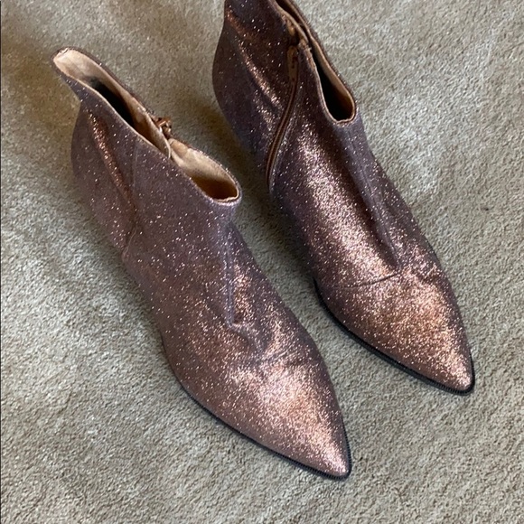 NWOT Renvy booties - Picture 3 of 6